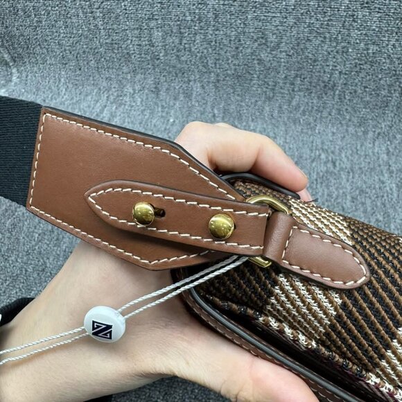 Burberry Leather Shoulder Bag 799-030325 - Picture 10 of 15